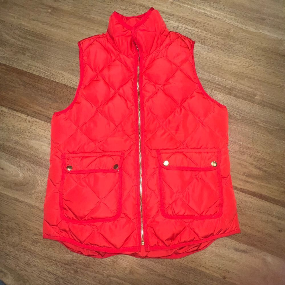 Woman Woolrich quilted red puffer vest gold sz M‎ poly vest duck down blend fill